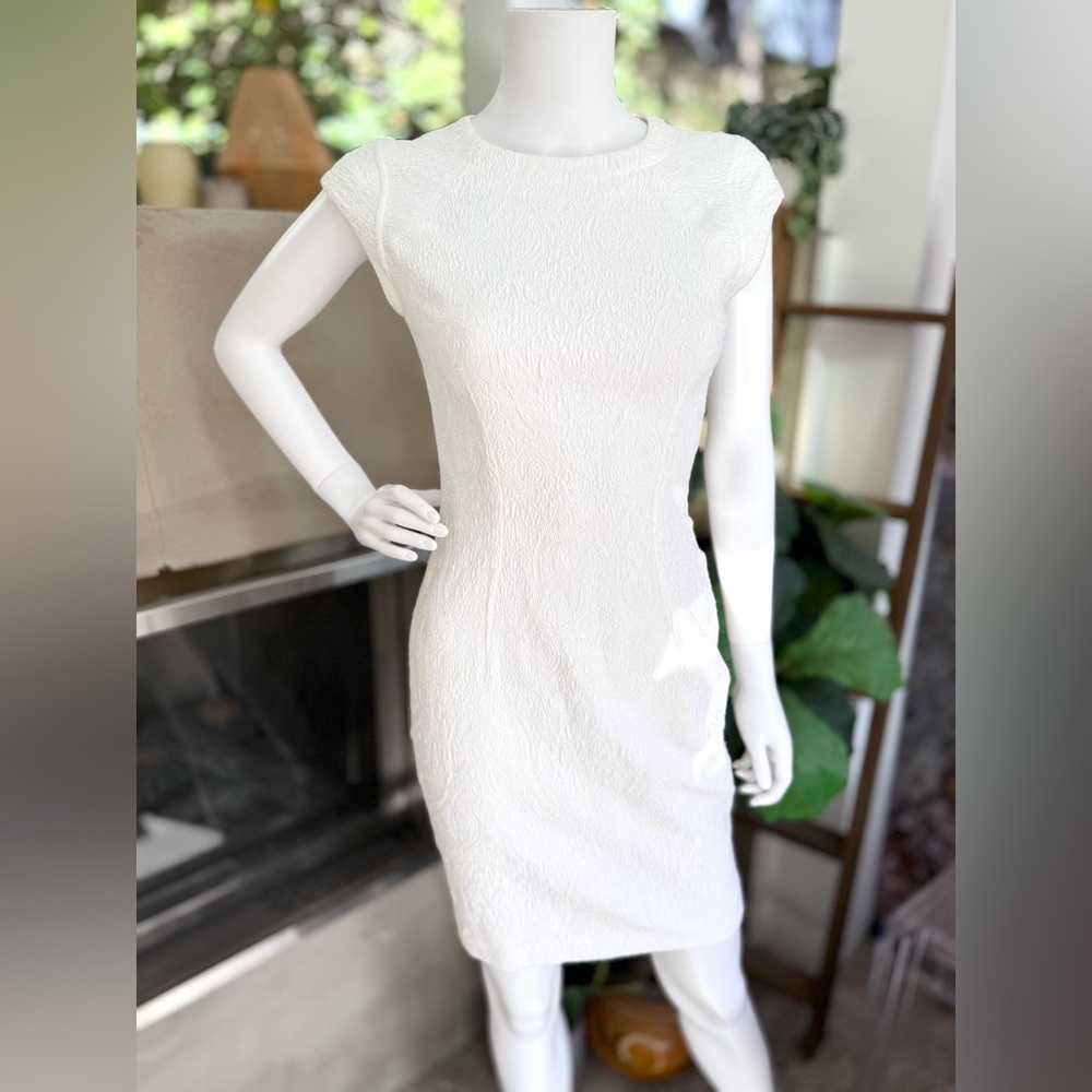 Yigal Azrouel White Cap Sleeve Floral Texture Form Fitting Zipper Back Dress 4